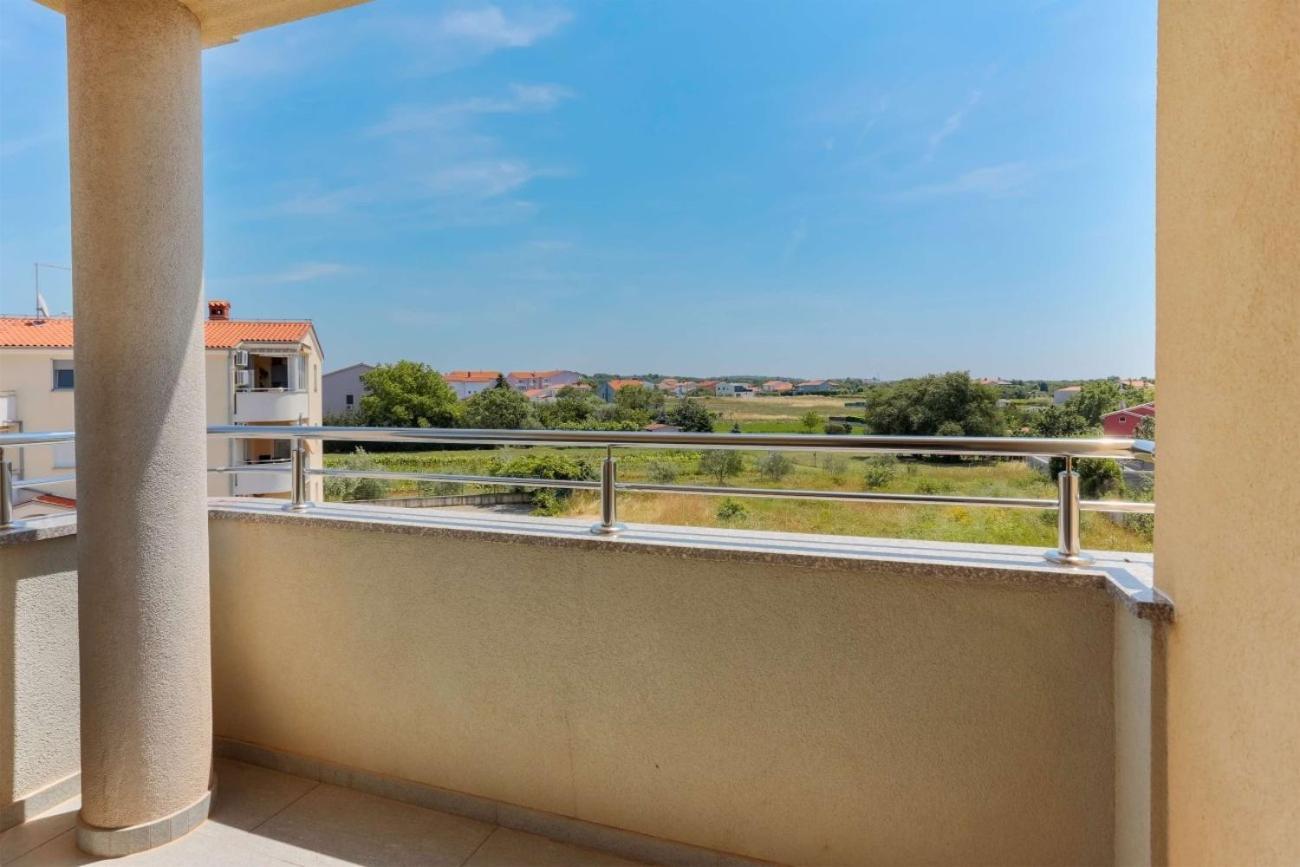 Villa Vita Apartments & Studios With Common Pool Valbandon Ngoại thất bức ảnh