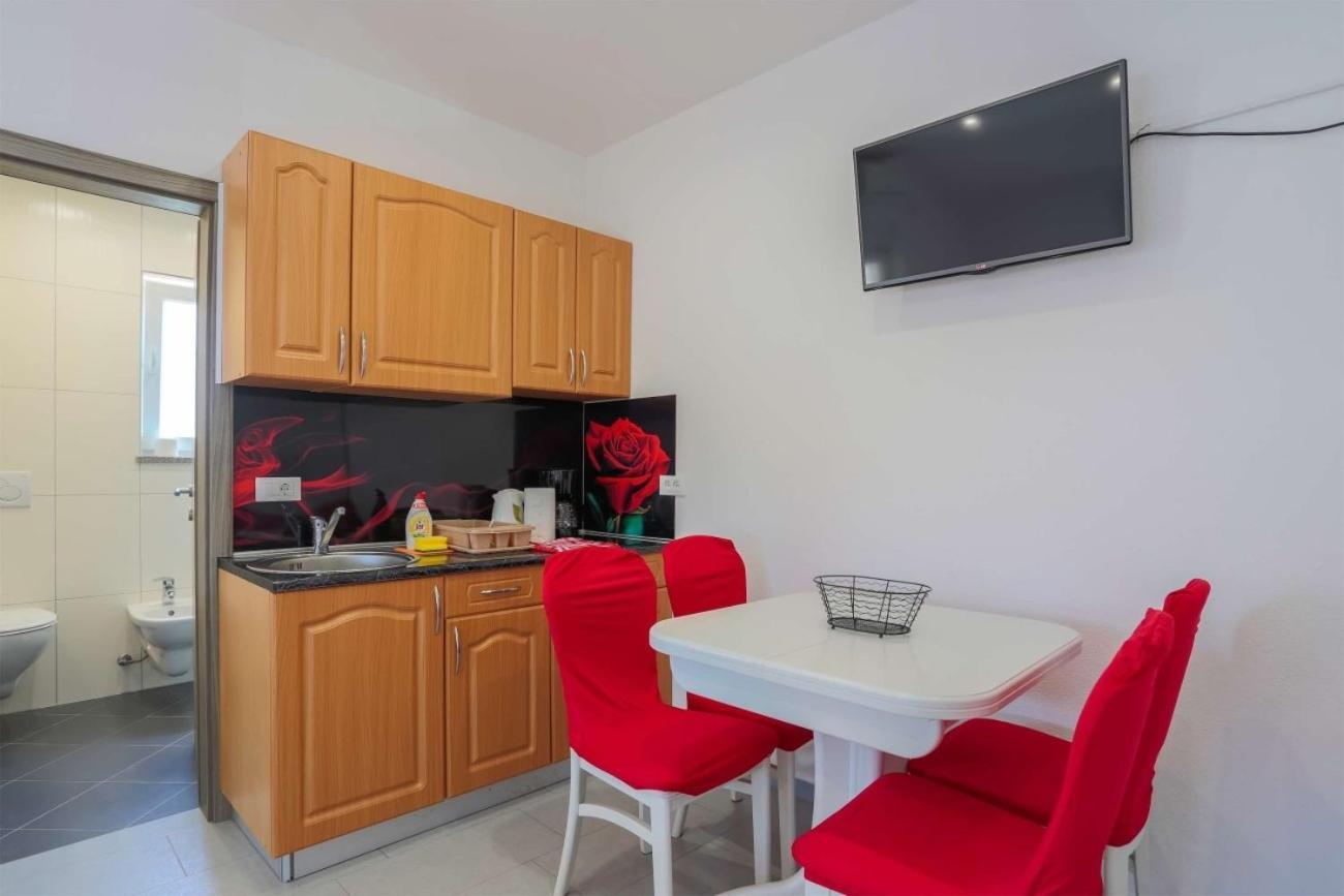 Villa Vita Apartments & Studios With Common Pool Valbandon Ngoại thất bức ảnh