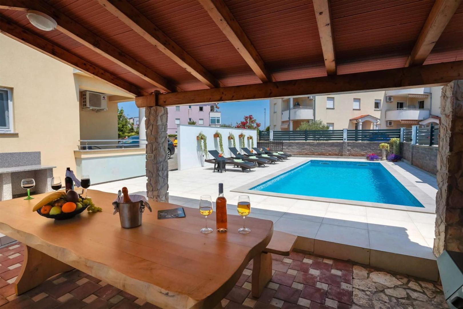 Villa Vita Apartments & Studios With Common Pool Valbandon Ngoại thất bức ảnh