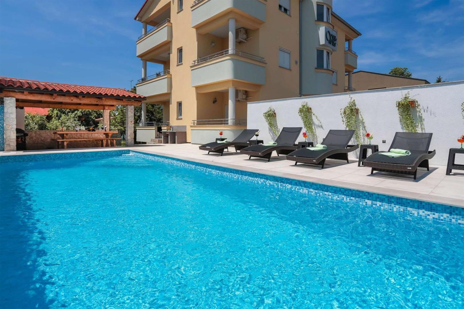 Villa Vita Apartments & Studios With Common Pool Valbandon Ngoại thất bức ảnh