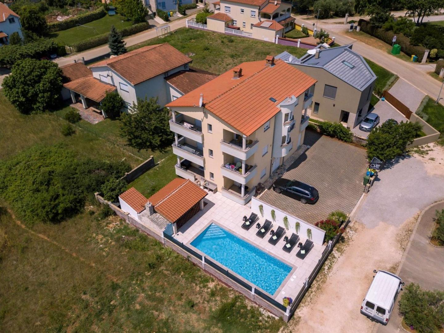 Villa Vita Apartments & Studios With Common Pool Valbandon Ngoại thất bức ảnh