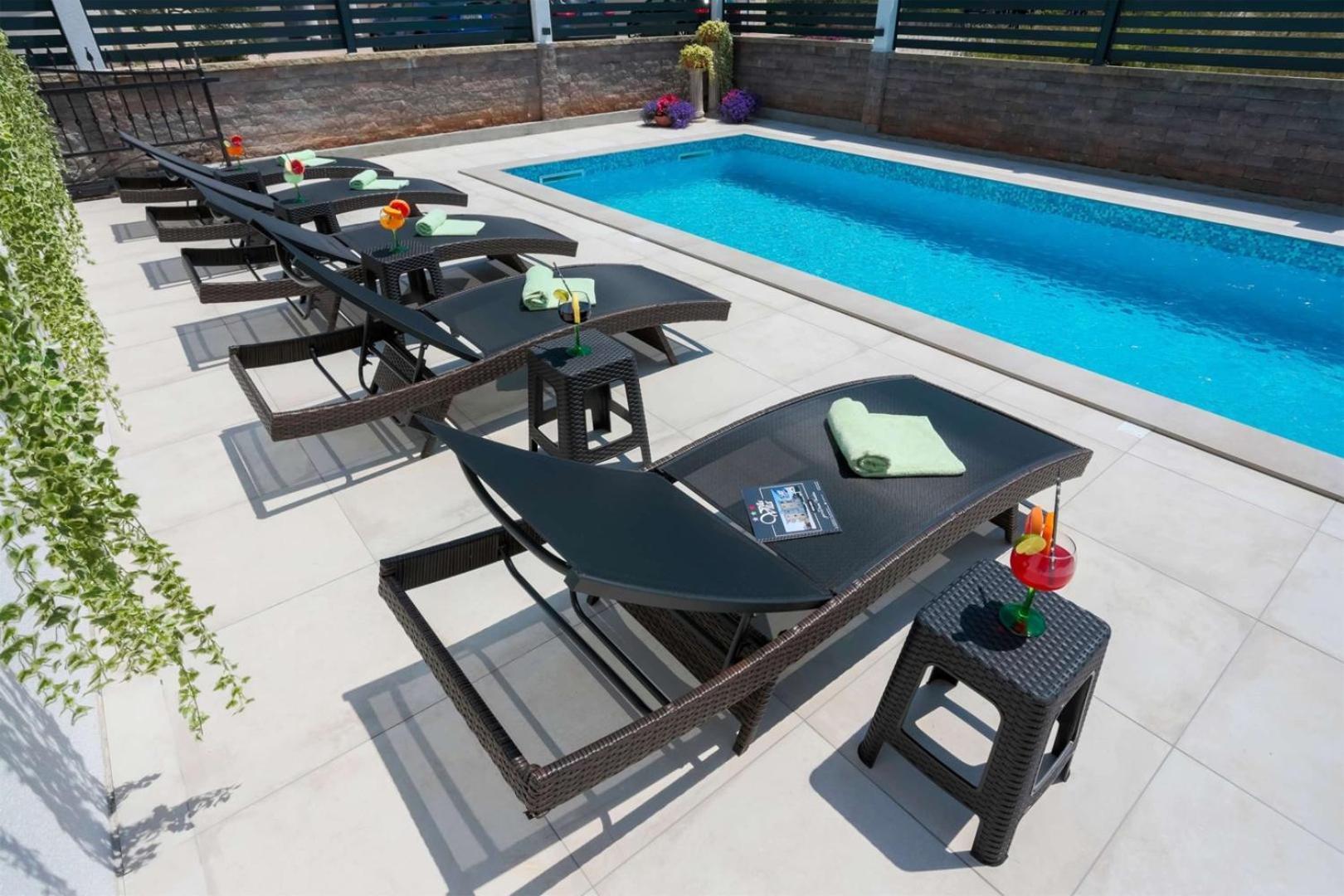 Villa Vita Apartments & Studios With Common Pool Valbandon Ngoại thất bức ảnh
