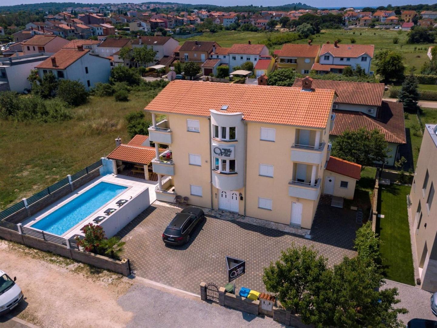 Villa Vita Apartments & Studios With Common Pool Valbandon Ngoại thất bức ảnh